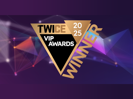 📣 Elite Screens GolfSim Portable ImpactWhite® 350 Wins The 2025 TWICE VIP Award